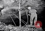 Image le forage de trous Kennecott Alaska USA, 1927, de la seconde 13 séquences d'archives historiques vidéo 65675030409
