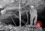 Image le forage de trous Kennecott Alaska USA, 1927, de la seconde 14 séquences d'archives historiques vidéo 65675030409