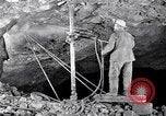 Image le forage de trous Kennecott Alaska USA, 1927, de la seconde 17 séquences d'archives historiques vidéo 65675030409