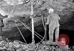 Image le forage de trous Kennecott Alaska USA, 1927, de la seconde 21 séquences d'archives historiques vidéo 65675030409