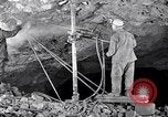 Image le forage de trous Kennecott Alaska USA, 1927, de la seconde 22 séquences d'archives historiques vidéo 65675030409