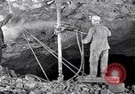 Image le forage de trous Kennecott Alaska USA, 1927, de la seconde 24 séquences d'archives historiques vidéo 65675030409