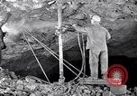 Image le forage de trous Kennecott Alaska USA, 1927, de la seconde 26 séquences d'archives historiques vidéo 65675030409