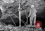 Image le forage de trous Kennecott Alaska USA, 1927, de la seconde 31 séquences d'archives historiques vidéo 65675030409