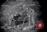 Image le forage de trous Kennecott Alaska USA, 1927, de la seconde 43 séquences d'archives historiques vidéo 65675030409