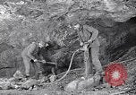Image le forage de trous Kennecott Alaska USA, 1927, de la seconde 45 séquences d'archives historiques vidéo 65675030409
