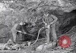 Image le forage de trous Kennecott Alaska USA, 1927, de la seconde 46 séquences d'archives historiques vidéo 65675030409