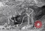Image le forage de trous Kennecott Alaska USA, 1927, de la seconde 49 séquences d'archives historiques vidéo 65675030409