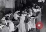 Immagine di Il razionamento di guerra United States USA, 1917, secondo 14 filmato di repertorio 65675030442
