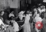 Immagine di Il razionamento di guerra United States USA, 1917, secondo 15 filmato di repertorio 65675030442