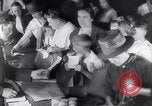 Immagine di Il razionamento di guerra United States USA, 1917, secondo 18 filmato di repertorio 65675030442