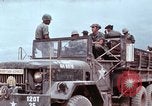 Immagine di 105mm obice Il Vietnam, 1968, secondo 52 filmato di repertorio 65675030465