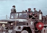 Immagine di 105mm obice Il Vietnam, 1968, secondo 55 filmato di repertorio 65675030465
