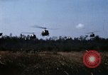 Immagine di UH-1D elicotteri Il Vietnam, 1968, secondo 24 filmato di repertorio 65675030466