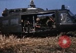 Immagine di UH-1D elicotteri Il Vietnam, 1968, secondo 59 filmato di repertorio 65675030466