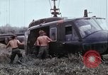 Standbild entladen liefert Vietnam, 1968, aus Sekunde 4 historischem Filmmaterial Videoclip 65675030470