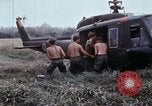 Standbild entladen liefert Vietnam, 1968, aus Sekunde 8 historischem Filmmaterial Videoclip 65675030470