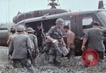 Standbild entladen liefert Vietnam, 1968, aus Sekunde 12 historischem Filmmaterial Videoclip 65675030470