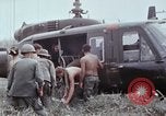 Standbild entladen liefert Vietnam, 1968, aus Sekunde 15 historischem Filmmaterial Videoclip 65675030470