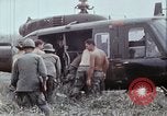 Standbild entladen liefert Vietnam, 1968, aus Sekunde 18 historischem Filmmaterial Videoclip 65675030470