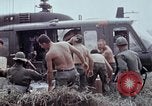 Standbild entladen liefert Vietnam, 1968, aus Sekunde 25 historischem Filmmaterial Videoclip 65675030470