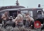 Standbild entladen liefert Vietnam, 1968, aus Sekunde 32 historischem Filmmaterial Videoclip 65675030470