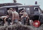 Standbild entladen liefert Vietnam, 1968, aus Sekunde 40 historischem Filmmaterial Videoclip 65675030470