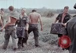 Standbild entladen liefert Vietnam, 1968, aus Sekunde 54 historischem Filmmaterial Videoclip 65675030470