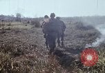 Standbild UH-1D Hubschrauber Kambodscha, 1968, aus Sekunde 21 historischem Filmmaterial Videoclip 65675030471