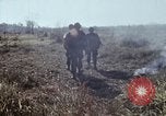 Standbild UH-1D Hubschrauber Kambodscha, 1968, aus Sekunde 22 historischem Filmmaterial Videoclip 65675030471