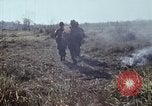 Standbild UH-1D Hubschrauber Kambodscha, 1968, aus Sekunde 23 historischem Filmmaterial Videoclip 65675030471