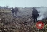 Standbild UH-1D Hubschrauber Kambodscha, 1968, aus Sekunde 27 historischem Filmmaterial Videoclip 65675030471
