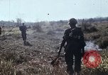 Standbild UH-1D Hubschrauber Kambodscha, 1968, aus Sekunde 45 historischem Filmmaterial Videoclip 65675030471