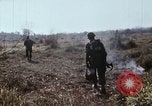 Standbild UH-1D Hubschrauber Kambodscha, 1968, aus Sekunde 47 historischem Filmmaterial Videoclip 65675030471