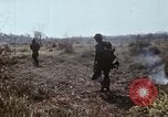 Standbild UH-1D Hubschrauber Kambodscha, 1968, aus Sekunde 48 historischem Filmmaterial Videoclip 65675030471