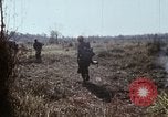 Standbild UH-1D Hubschrauber Kambodscha, 1968, aus Sekunde 50 historischem Filmmaterial Videoclip 65675030471