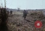 Standbild UH-1D Hubschrauber Kambodscha, 1968, aus Sekunde 52 historischem Filmmaterial Videoclip 65675030471