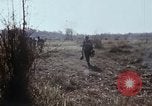 Standbild UH-1D Hubschrauber Kambodscha, 1968, aus Sekunde 53 historischem Filmmaterial Videoclip 65675030471