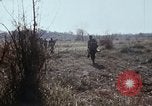 Standbild UH-1D Hubschrauber Kambodscha, 1968, aus Sekunde 54 historischem Filmmaterial Videoclip 65675030471