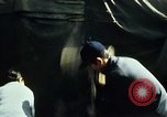 Standbild Koreaner Weizen beladen am Dock Südkorea, 1968, aus Sekunde 16 historischem Filmmaterial Videoclip 65675030472