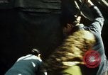 Standbild Koreaner Weizen beladen am Dock Südkorea, 1968, aus Sekunde 18 historischem Filmmaterial Videoclip 65675030472