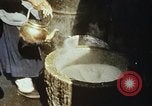 Standbild Koreaner Weizen beladen am Dock Südkorea, 1968, aus Sekunde 31 historischem Filmmaterial Videoclip 65675030472