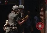 Standbild Nachwirkungen der kommunistischen Offensive in Saigon Saigon Vietnam, 1968, aus Sekunde 15 historischem Filmmaterial Videoclip 65675030474