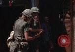 Standbild Nachwirkungen der kommunistischen Offensive in Saigon Saigon Vietnam, 1968, aus Sekunde 16 historischem Filmmaterial Videoclip 65675030474