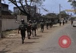 Standbild 81mm Mörtel Saigon Vietnam, 1968, aus Sekunde 59 historischem Filmmaterial Videoclip 65675030480