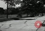 Standbild Schäden an Reifen wegen Ausschlag fahren Akron Ohio USA, 1941, aus Sekunde 12 historischem Filmmaterial Videoclip 65675030481