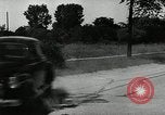 Standbild Schäden an Reifen wegen Ausschlag fahren Akron Ohio USA, 1941, aus Sekunde 15 historischem Filmmaterial Videoclip 65675030481
