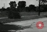 Standbild Schäden an Reifen wegen Ausschlag fahren Akron Ohio USA, 1941, aus Sekunde 16 historischem Filmmaterial Videoclip 65675030481