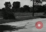 Standbild Schäden an Reifen wegen Ausschlag fahren Akron Ohio USA, 1941, aus Sekunde 18 historischem Filmmaterial Videoclip 65675030481