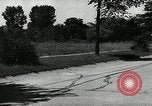 Standbild Schäden an Reifen wegen Ausschlag fahren Akron Ohio USA, 1941, aus Sekunde 20 historischem Filmmaterial Videoclip 65675030481